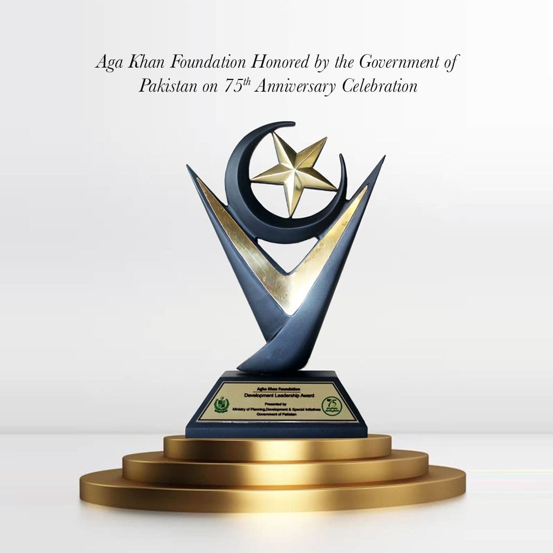 AKF is honoured by the Government of Pakistan: image of blue and gold award topped by a moon and star.